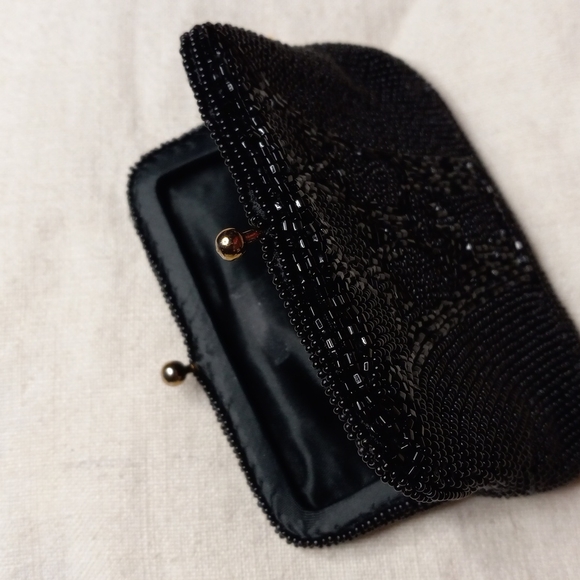 Vintage Mini Kiss Lock Coin Purse - Picture 4 of 4